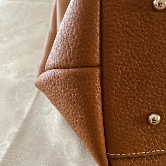 BRAND NEW w tags Dooney & Bourke pebbled leather Flynn shoulder bag in Caramel - Picture 7 of 9